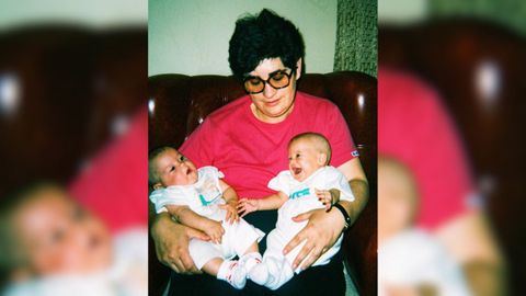Mar�a Rosa Iglesias S�nchez, madre de las gemelas Jenni y Hadri Felpete, en una imagen familiar.