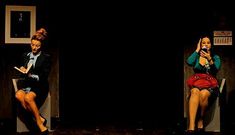 Isabel Blanco y Sabela Hermida representan el viernes en Lal�n la comedia �Rosa de dous aromas�.