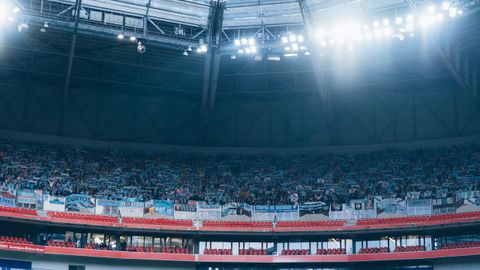 La afici�n del Celta, en la grada visitante del Groupama Stadium el pasado jueves 19 de marzo, en el partido de vuelta de octavos de final de la Europa League ante el Olympique de Lyon.