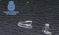 Testigos de pl�stico que los ladrones colocan en las juntas de las puertas para saber si hay movimiento en los pisos.