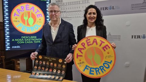 El presidente de la Asociacin de Hostalara de Ferrol, Emilio Vzquez, y la concejala de Turismo de Ferrol, Maica Garca, en la presentacin del Tapate.