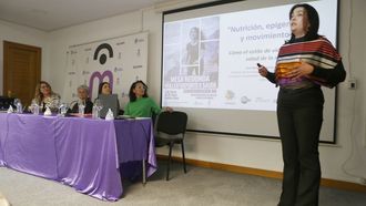 Ribeira dedica el 8M a las deportistas y abri� los actos este jueves con una mesa redonda que reuni� a las deportistas Sabela Pensado y Gloria Lij�, a la investigadora Ana Bel�n Crujeiras, a la alcaldesa, Mar�a Sampedro, y a Ana Barreiro, concejala de Igualdade.