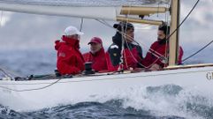 Juan Carlos I en la regata de embarcaciones de seis metros en la r�a de Pontevedra en el 2017