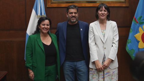 Ana Pontn, con el ministro de Gobernacin de la provincia de Buenos Aires, Carlos Bianco, y la eurodiputada Ana Miranda