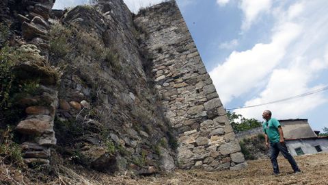 Zona de la muralla pr�xima a los dep�sitos del agua, tras el desbroce del pasado verano