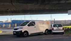 Susto en la ronda de Outeiro por una furgoneta circulando cuesta abajo y sin conductor
