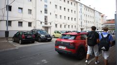 Vista de los bloques de la calle Nar�n, donde se encuentran las primeras viviendas que se rehabilitan por dentro, tras la actuaci�n ya desarrollada en la envolvente.