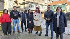 Miembros de la candidatura socialista con la alcaldesa de Maceda, Uxía Oviedo
