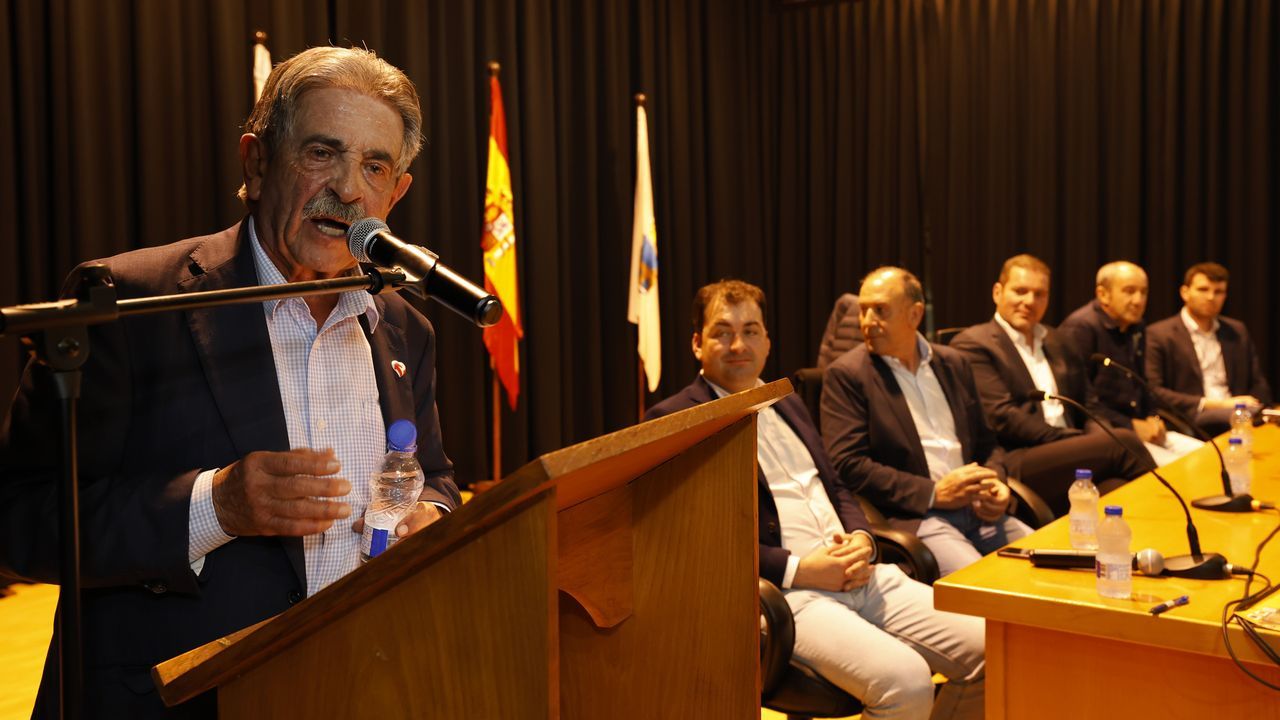 Lleno total en el pregón de Miguel Ángel Revilla en A Pontenova