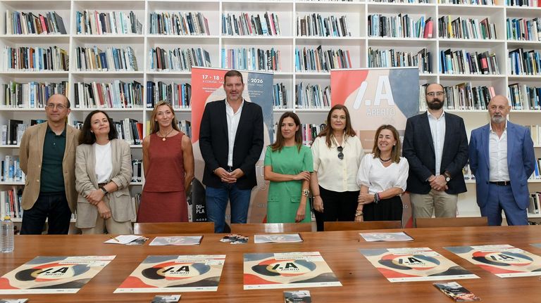 Anxo M. Lorenzo, Nuria Pereira, Eva L&oacute;pez Tarr&iacute;o,<br />Jos&eacute; L&oacute;pez Campos, Luc&iacute;a Carballeda Su&aacute;rez, Luisa Pita, Nuria Blanco, Diego Casc&oacute;n e Fernando Filgueiras, na presentaci&oacute;n de Aberto non CGAC