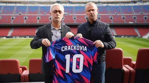 Dos actores del programa, imitando a Mourinho y Flick