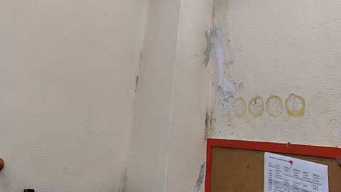 A pesar de las labores de mantenimiento, las deficiencias en el CEIP Pr�cticas resurgen cada curso