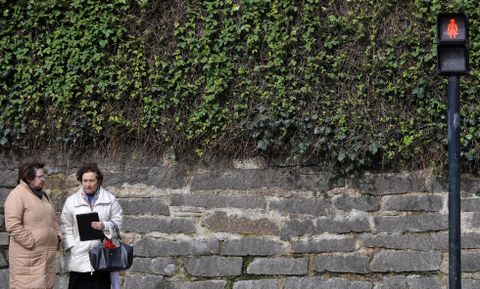 Parpadean con y sin falda. 