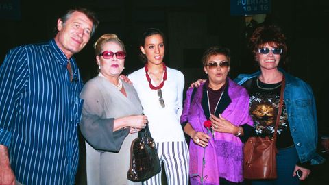 Concha Márquez Piquer en los toros junto a su marido, Ramiro Oliveros, Encarnita Polo, Marian Conde e Iris Oliveros Márquez en los toros, a 27 de mayo del 2003, en Madrid