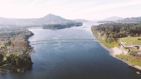 Imagen del futuro puente peatonal entre Tomiño y Cerveira sobre el Miño