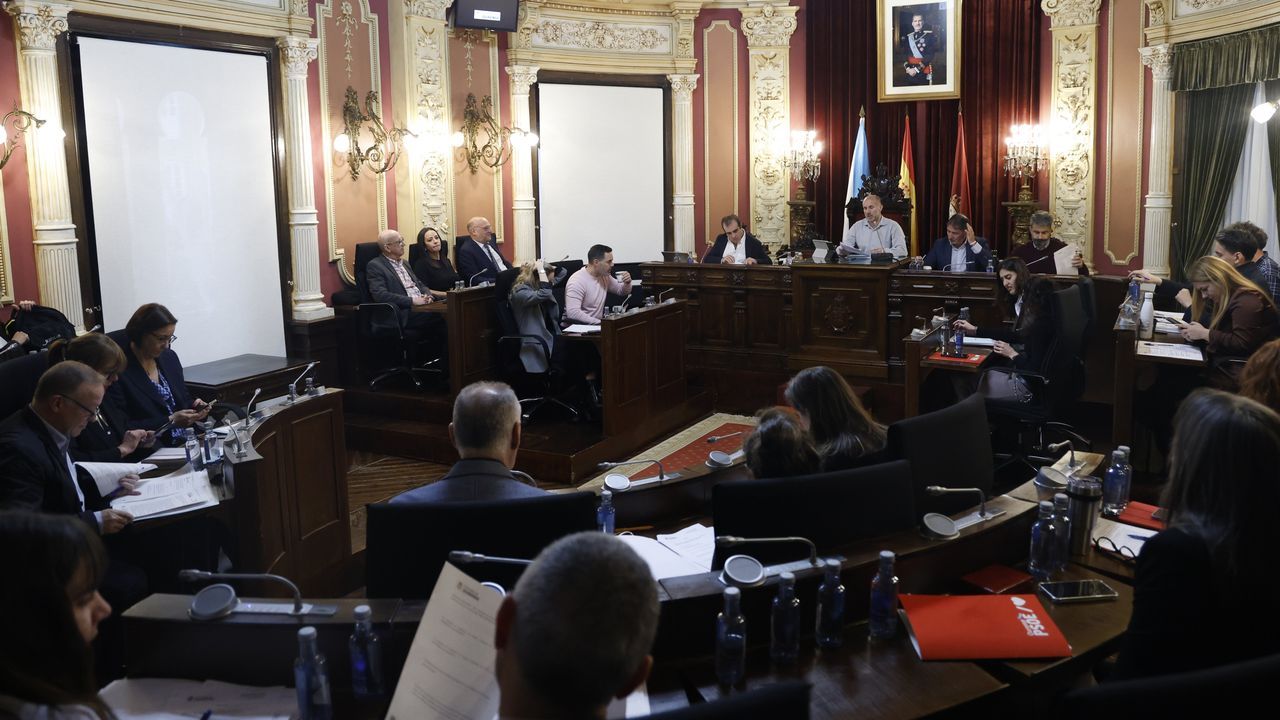 El Colexio de Xornalistas y la Asociación de Fotoxornalistas replican a Jácome que limitar la captación de imágenes en los plenos es contraria a la ley