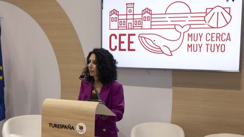 La alcaldesa de Cee, Margot Lamela, durante su presentaci�n en Fitur