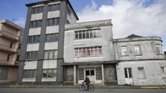 Fachada de los edificios del colegio y la vivienda anexa, donde resid�a el conserje