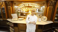 El empresario lucense Manuel Fern�ndez est� detr�s del nuevo local, en el que mantiene varias v�as de negocio