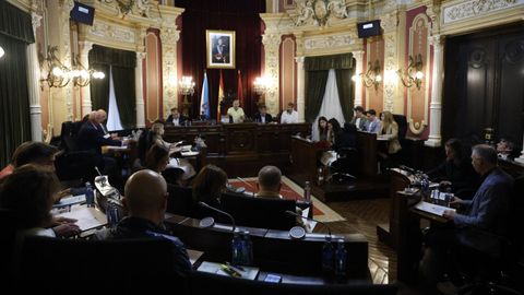 Imagen de archivo de un pleno en el Concello de Ourense.