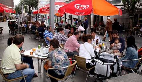 La peatonalizaci�n de calles ha propiciado el aumento del mobiliario fuera de los locales.