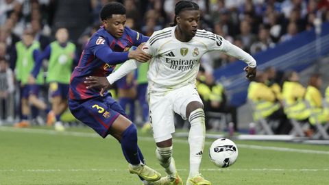 Camavinga y Balde, durante el &uacute;ltimo cl&aacute;sico liguero