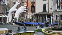 Vista de una instalaci�n p�blica durante la edici�n 57 de la Exposici�n Internacional de Arte en Venecia, Italia. 