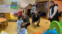 Un momento de la visita de Perfecto Rodr�guez y Sandra Quintas a la escuela infantil