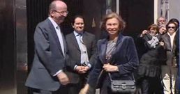 La reina acude a visitar a don Juan Carlos