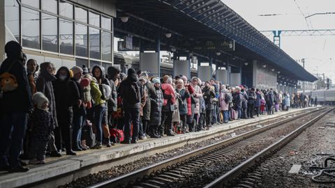 Miles de personas buscar huir de la guerra. Entre ellos muchos nios