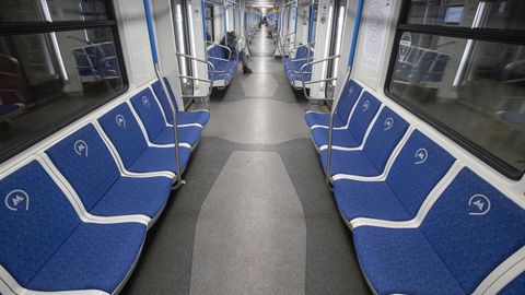 Imagen del metro en Mosc, casi sin pasajeros