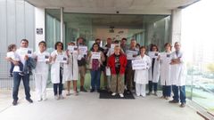 Como todos los jueves, hoy se han celebrado movilizaciones en los centros de salud (en la imagen, Navia), que reivindican mejoras en atenci�n primaria.