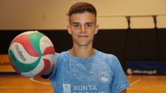 Davila juega en el Boiro Voleibol desde que era infantil y ahora es clave en el primer equipo.