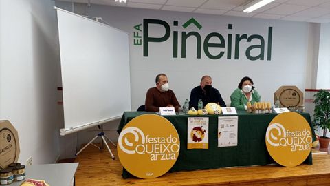 Mesa redonda das  tres queixeras de Arza: Barral, Galmesano e Verbas, para debatir sobre o seu presente e futuro, os seus retos e oportunidades