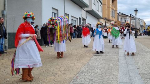 Cientos de personas participaron en la Mascarada Ibrica 