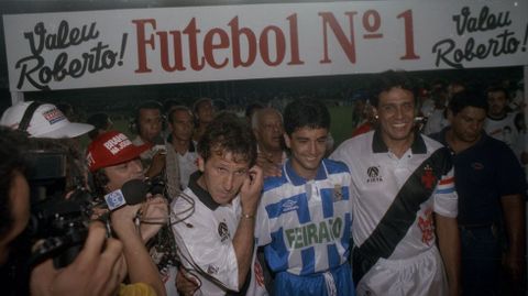 Bebeto, con Zico y Dinamite antes de empezar el partido.