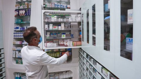 Foto de archivo de un farmacéutico.