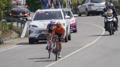 Los ciclistas de O Gran Cami�o a su paso por Xunqueira de Espadanedo