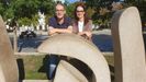 Lucía Fraga (co anterior secretario, Ángel Ramil, á súa dereita) cre que o queixo de San Simón da Costa está adaptado para o mercado de hoxe porque se trata dun produto «ancestral e único»