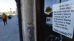 El cartel fue colgado como broma de Entroido, pero su mensaje invita todav�a a la reflexi�n