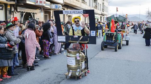 Gran desfile en Xinzo de Limia en el d�a grande del entroido