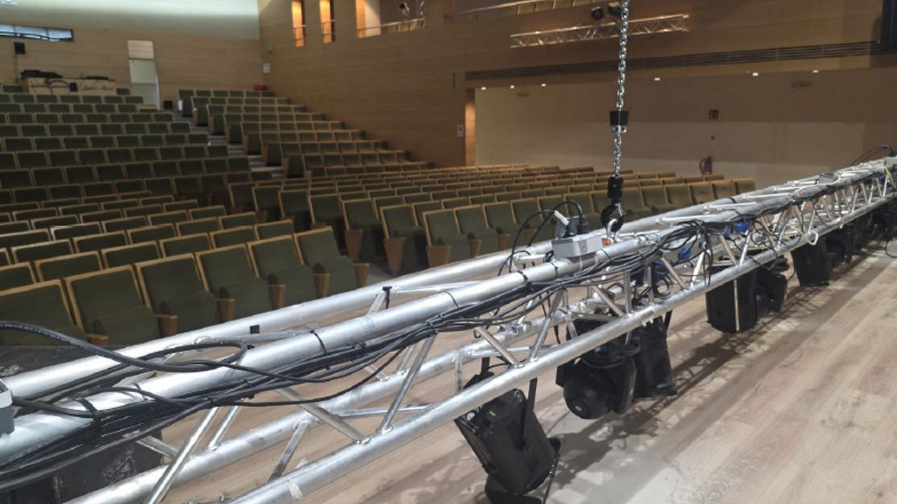 O Carballiño renueva los equipos técnicos del auditorio municipal