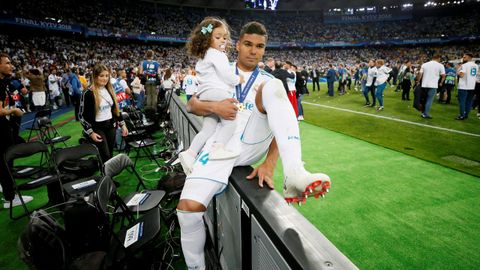 Casemiro junto a su hija