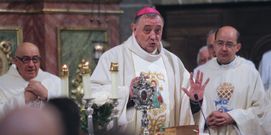El nuevo obispo recibi� una multitudinaria y afectuosa bienvenida el domingo en la concatedral. 