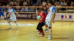 El portero del Portus Apostoli Nico Sarmiento  ?en la foto, con camiseta roja? regresa a la que fue su casa durante dos temporadas.