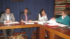 Rosa Mor�n, primera por la derecha, en un pleno.