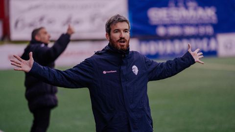 Rubn Domnguez en la banda del Ourense CF