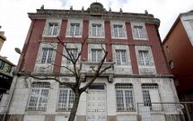 La antigua sede de Aduanas se encuentra en plena fachada mar�tima, frente a Curuxeiras.