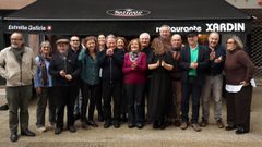 Manuel Cartea festexa o seu 80 aniversario rodeado de amigos