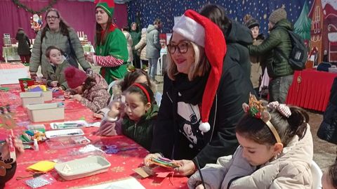 Los obradoiros familiares gratuitos son una novedad este a�o en el mercado navide�o de Ordes
